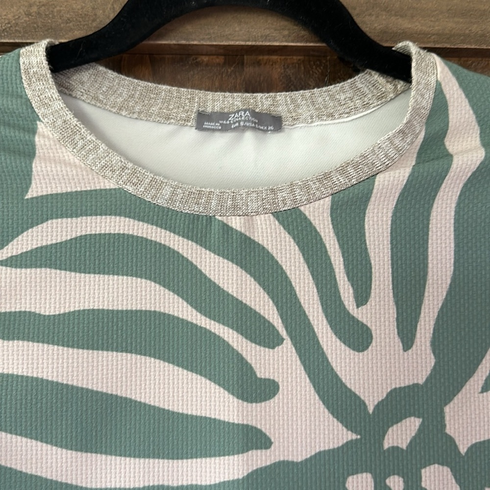 Zara Sleeveless Tropical Tank top - Picture 3 of 9